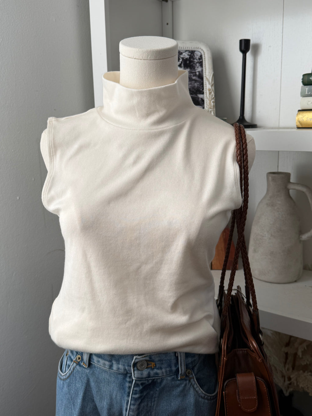 Craft & Barrow mock neck sleeveless top size small