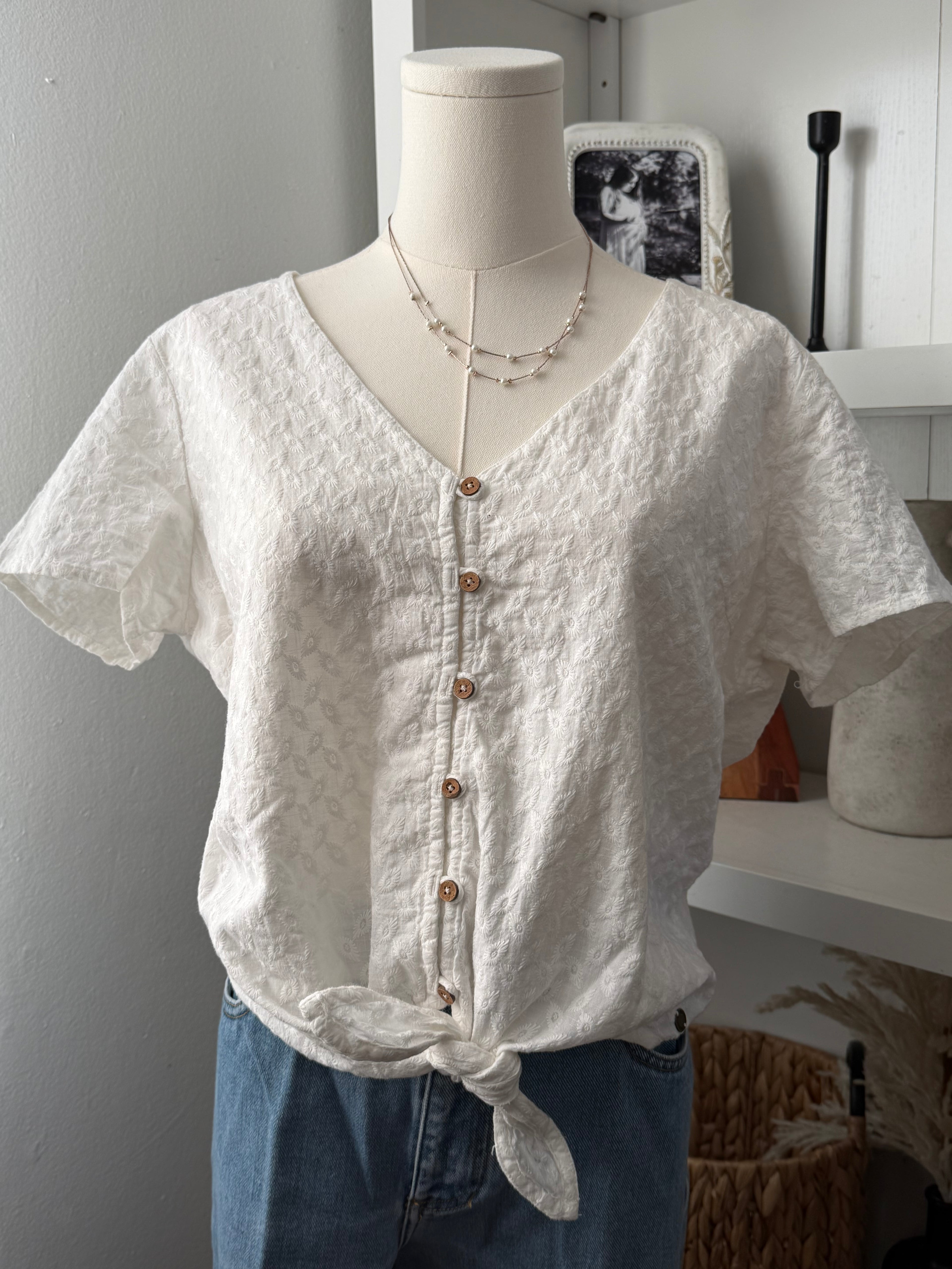 Roxy eyelet waist tie top with button detail size M