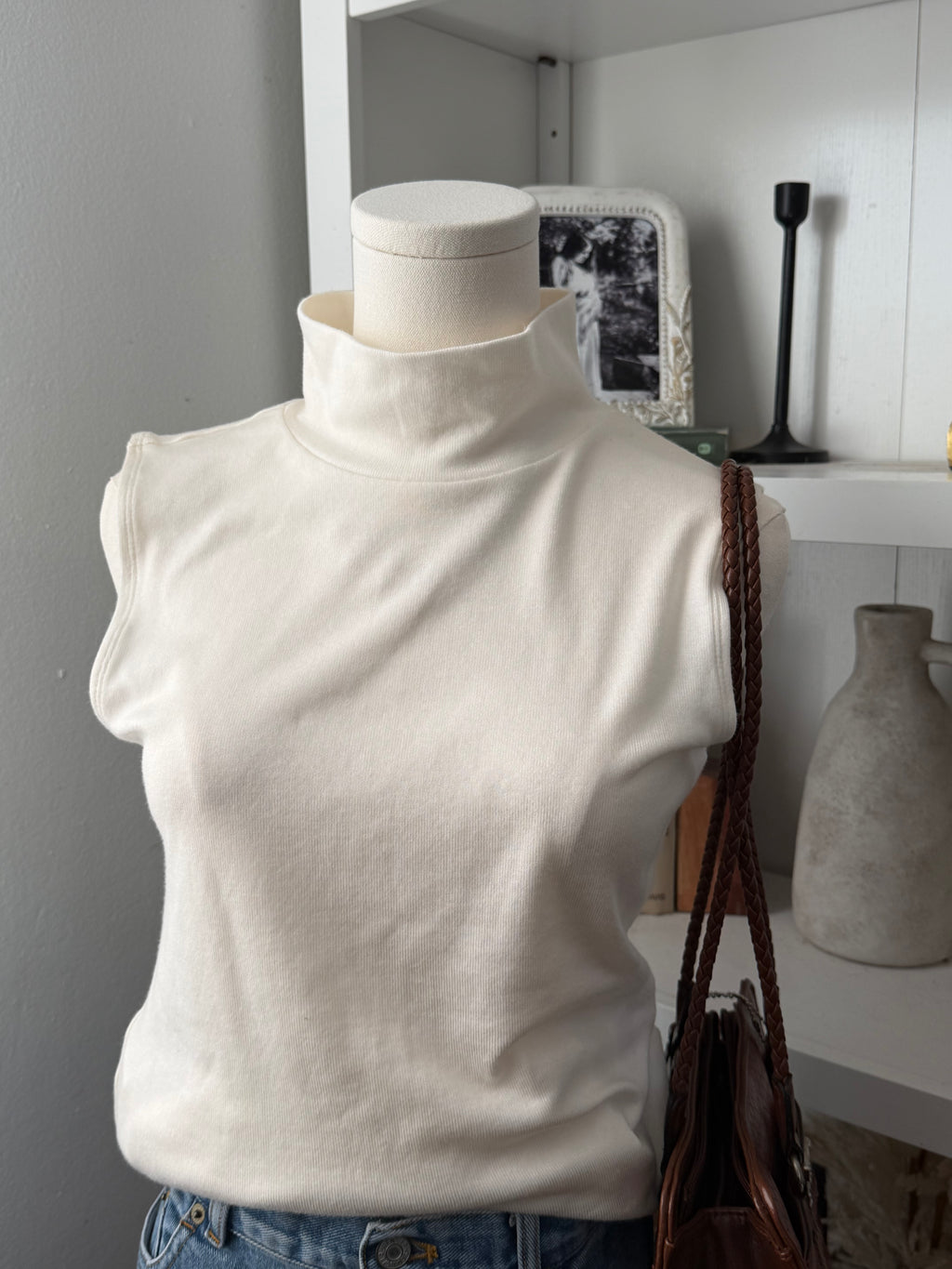 Craft & Barrow mock neck sleeveless top size small