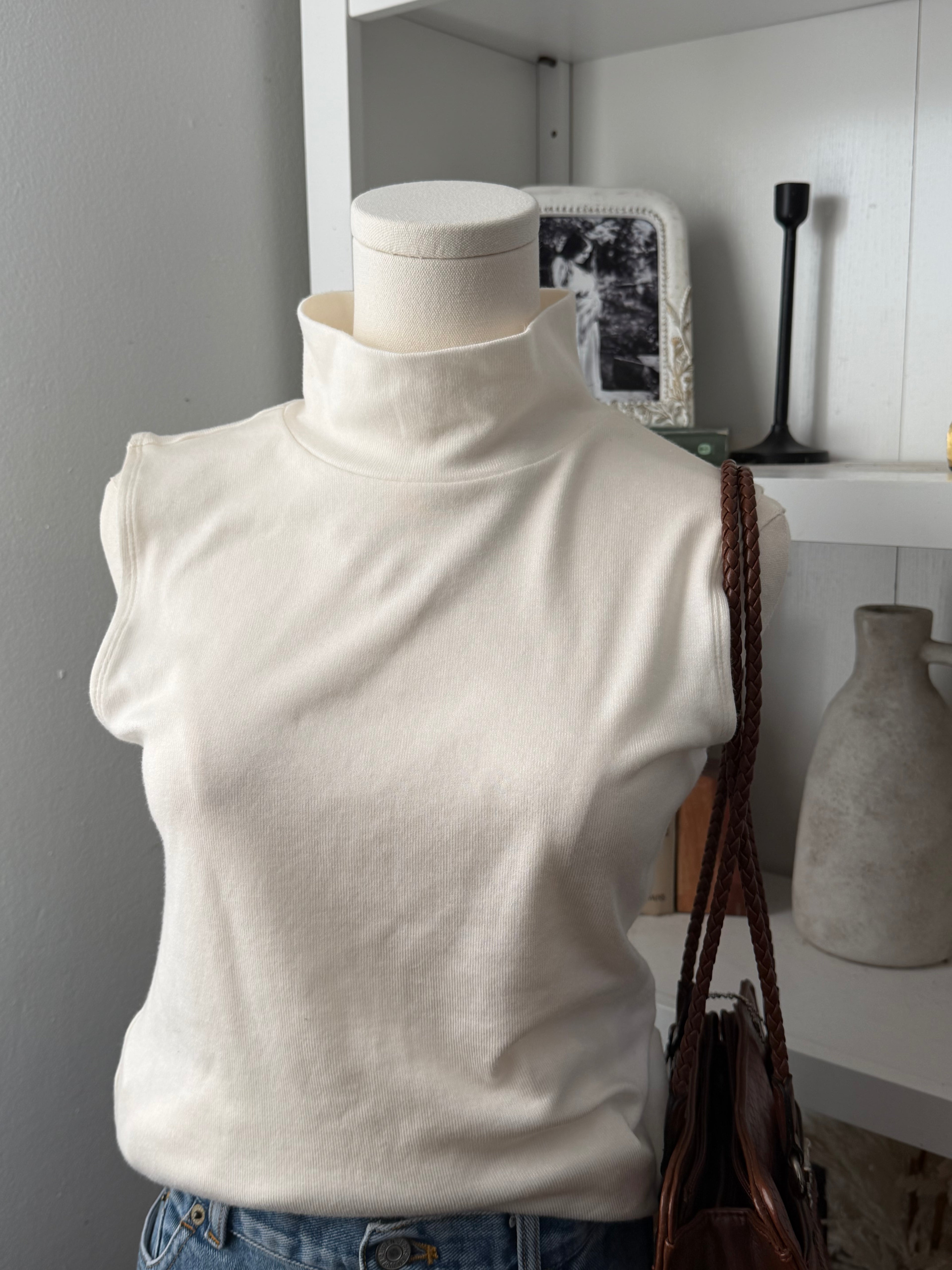 Craft & Barrow mock neck sleeveless top size small