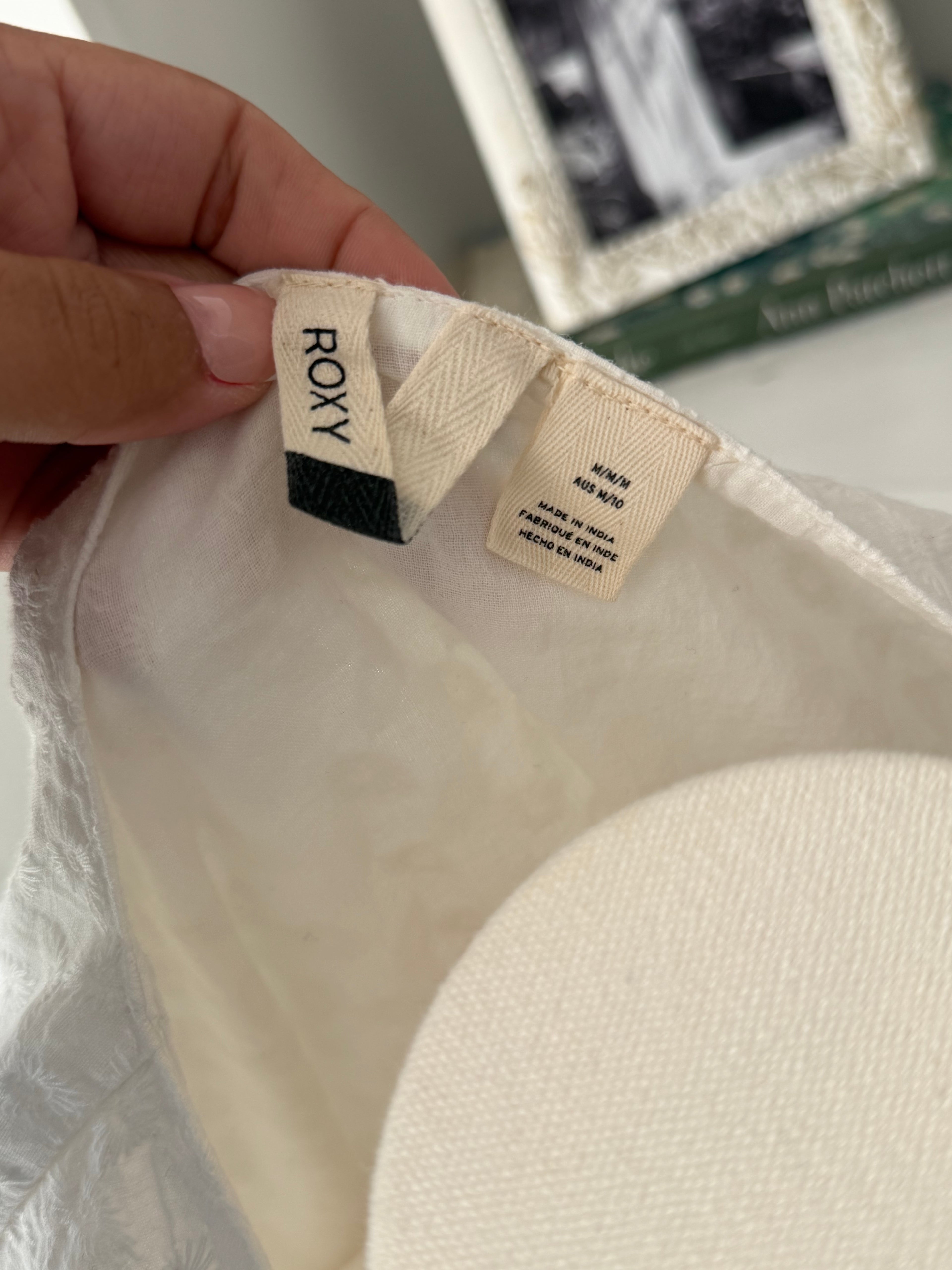 Roxy eyelet waist tie top with button detail size M