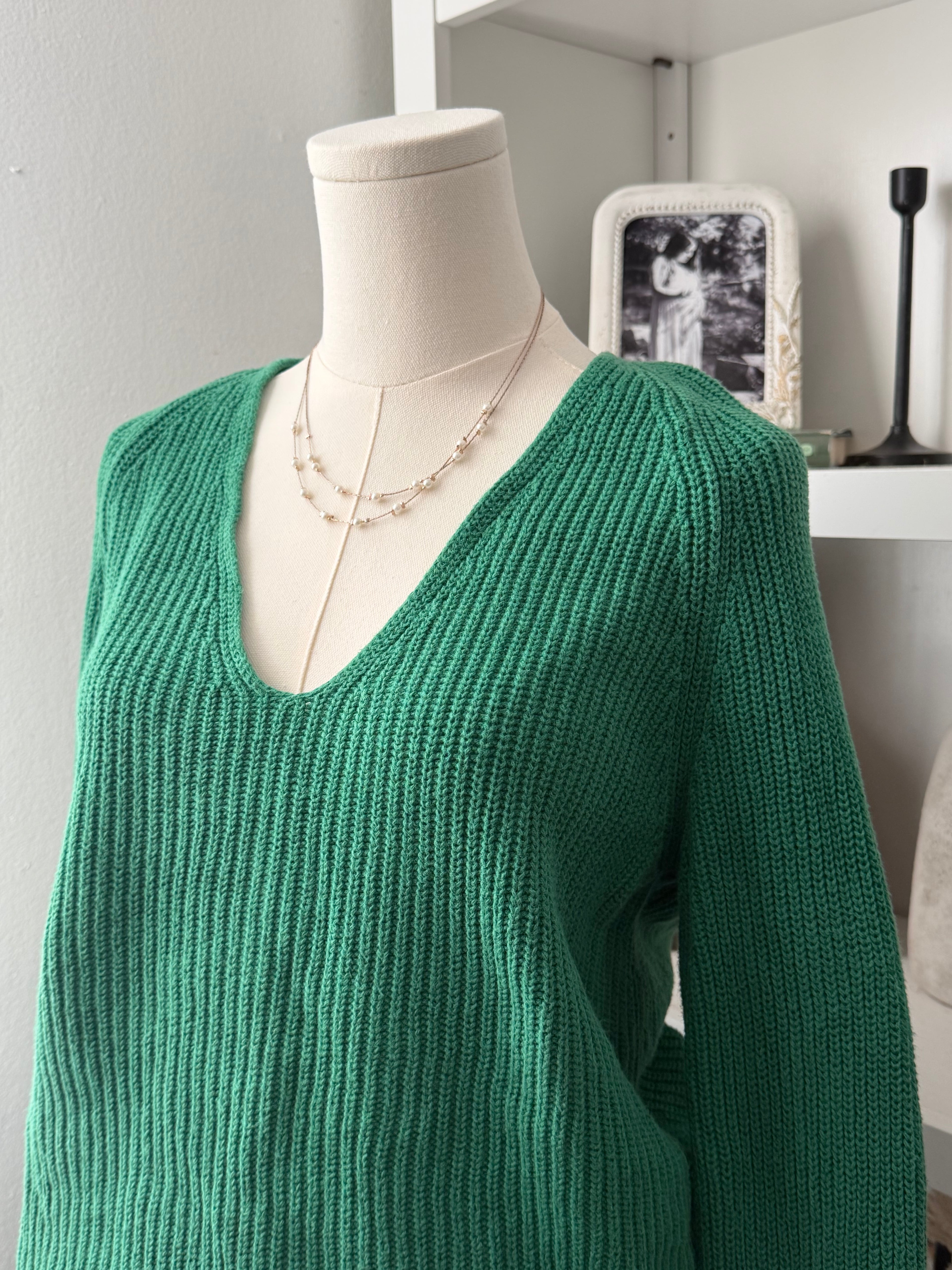 Marc O’Polo Kelly Green Organic V-neck sweater size M RETAILS $175
