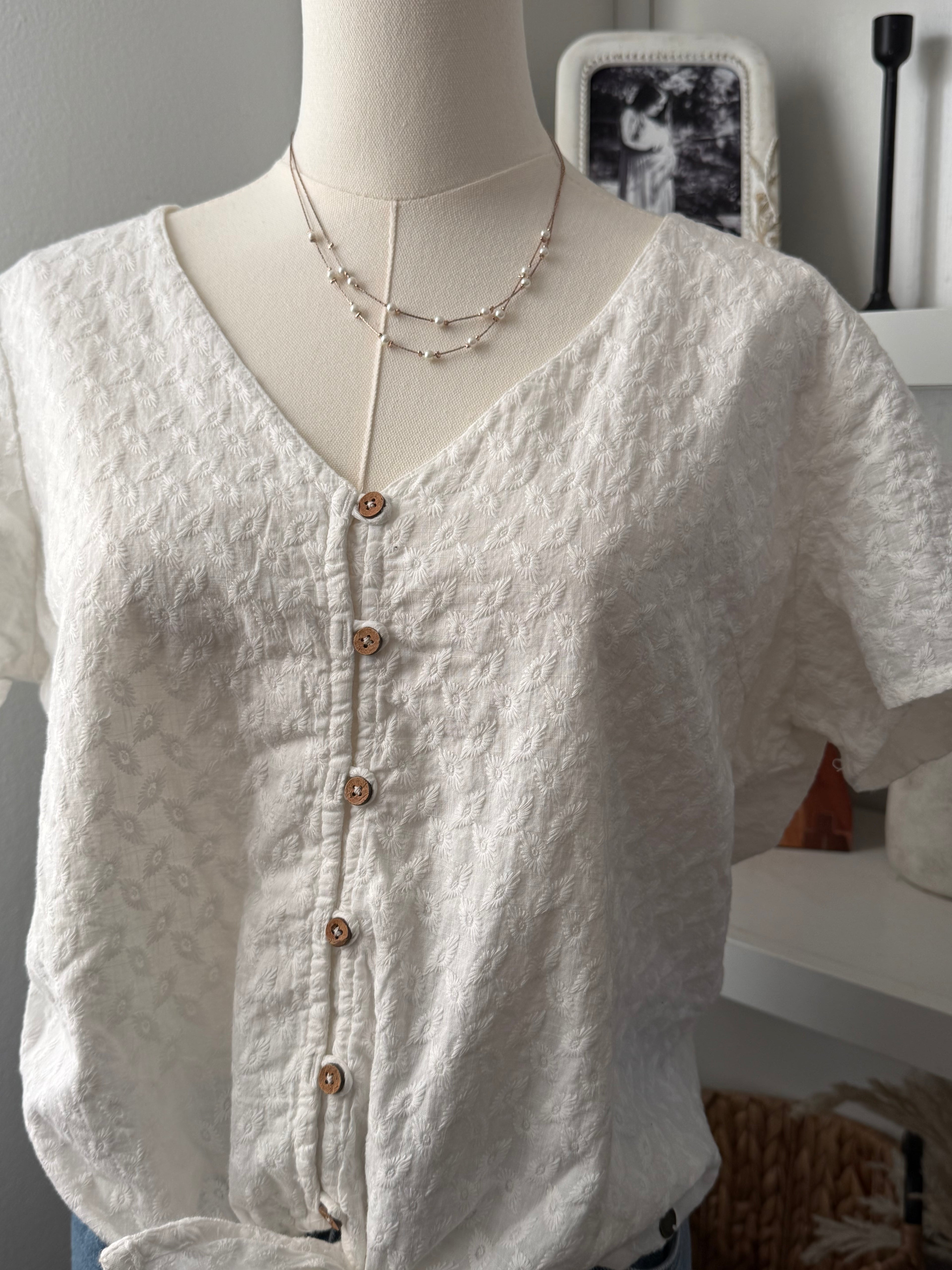 Roxy eyelet waist tie top with button detail size M